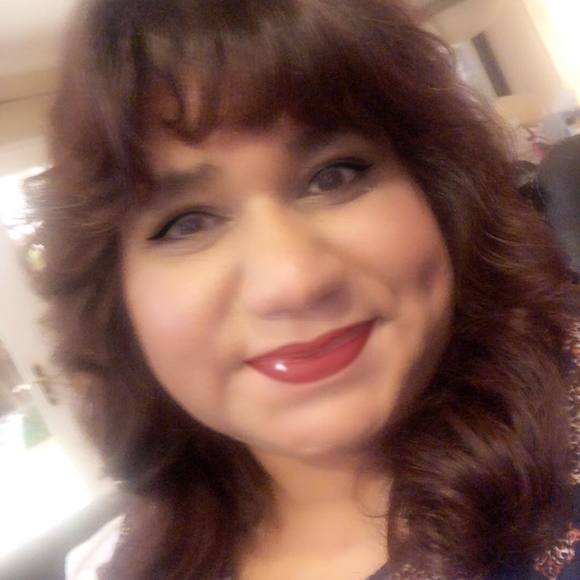 Poshmark profile picture for @singhs